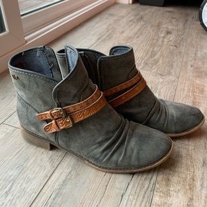 Roxy Surf Co Ankle Boots